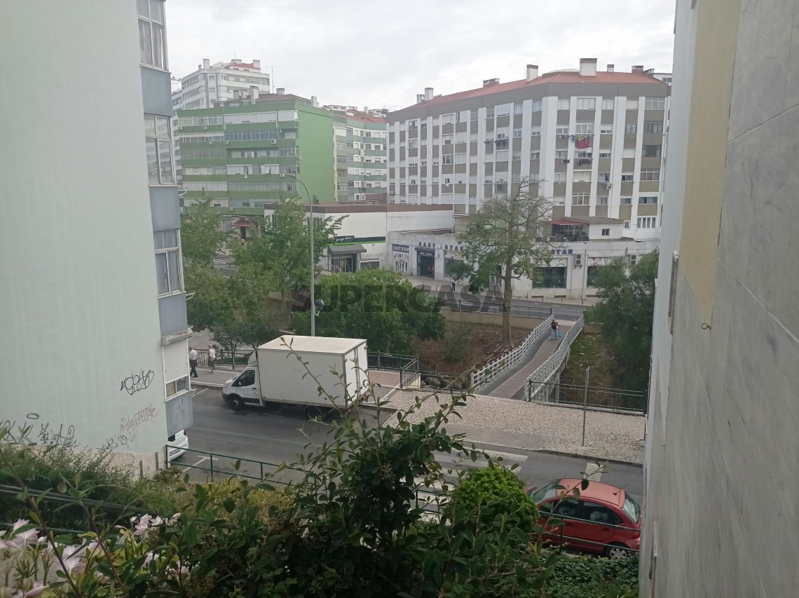 Apartamento T2 em Casal de São Brás, Amadora
