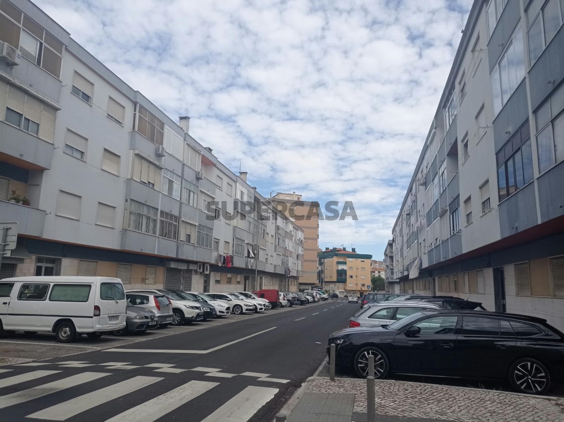Apartamento T2 em Casal de São Brás, Amadora
