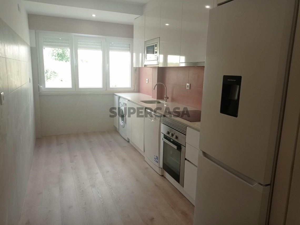Apartamento T2 em Casal de São Brás, Amadora