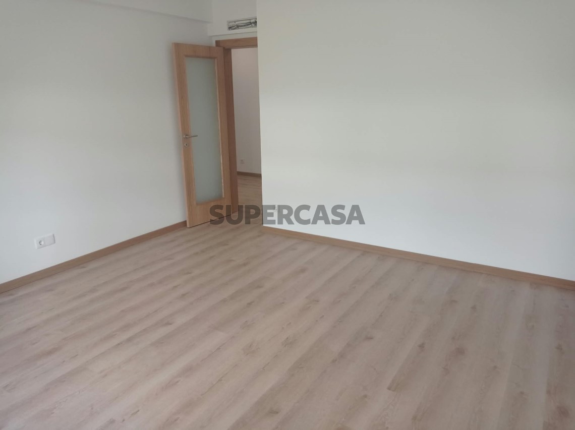Apartamento T2 em Casal de São Brás, Amadora