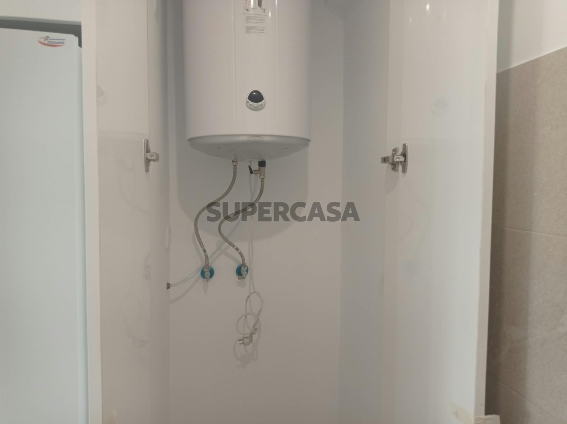 Apartamento T2 em Casal de São Brás, Amadora