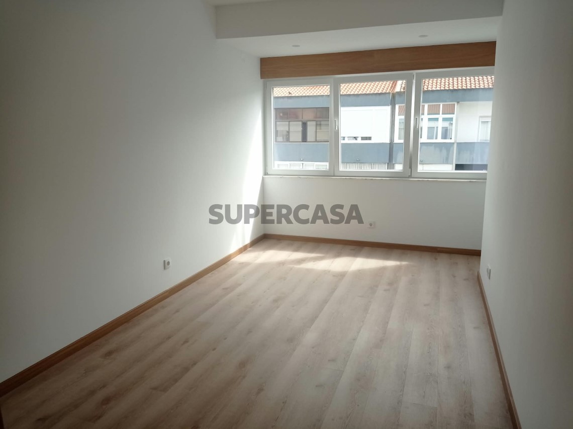 Apartamento T2 em Casal de São Brás, Amadora