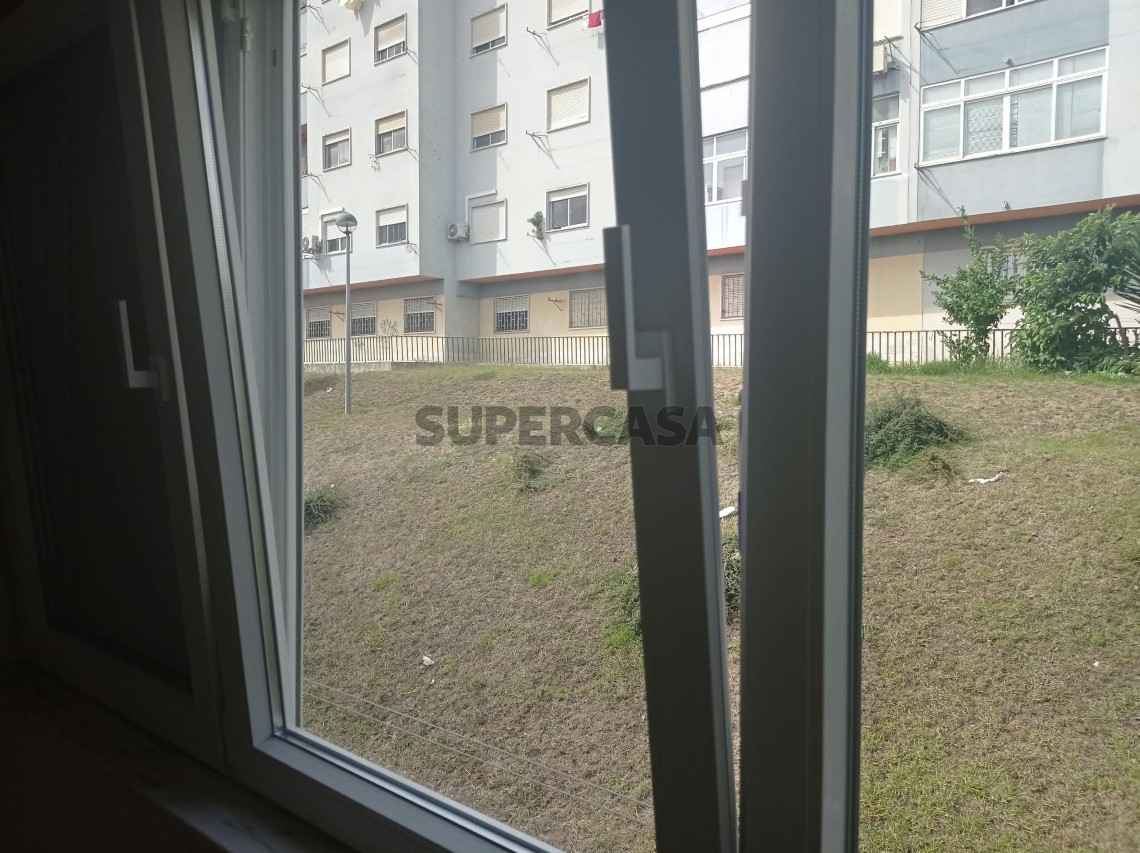 Apartamento T2 em Casal de São Brás, Amadora