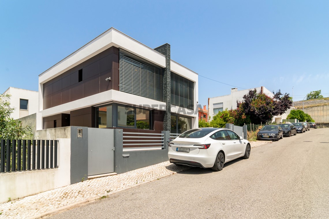 Casa 4 habitaciones Triplex en venta en Oeiras e São Julião da Barra, Paço de Arcos e Caxias
