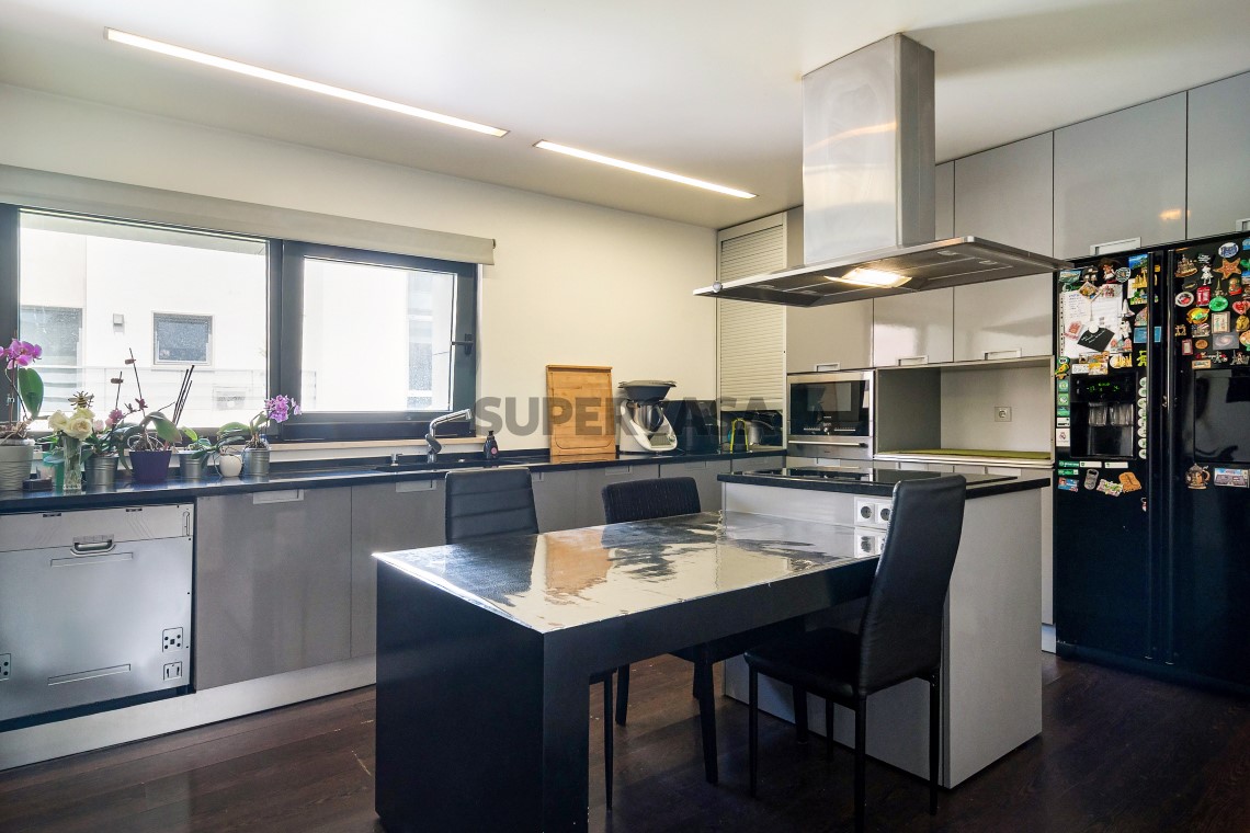 Casa 4 habitaciones Triplex en venta en Oeiras e São Julião da Barra, Paço de Arcos e Caxias