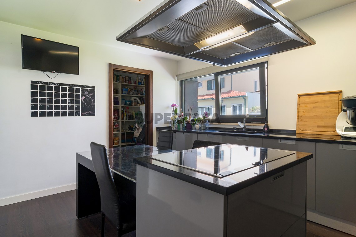 Casa 4 habitaciones Triplex en venta en Oeiras e São Julião da Barra, Paço de Arcos e Caxias
