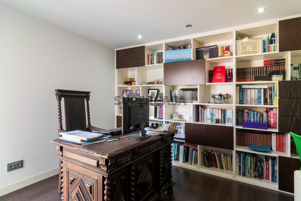 Casa 4 habitaciones Triplex en venta en Oeiras e São Julião da Barra, Paço de Arcos e Caxias