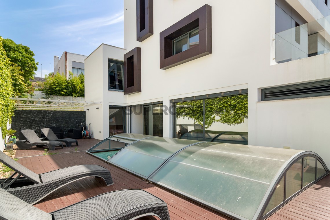 Casa 4 habitaciones Triplex en venta en Oeiras e São Julião da Barra, Paço de Arcos e Caxias