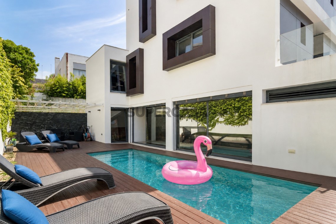 Casa 4 habitaciones Triplex en venta en Oeiras e São Julião da Barra, Paço de Arcos e Caxias
