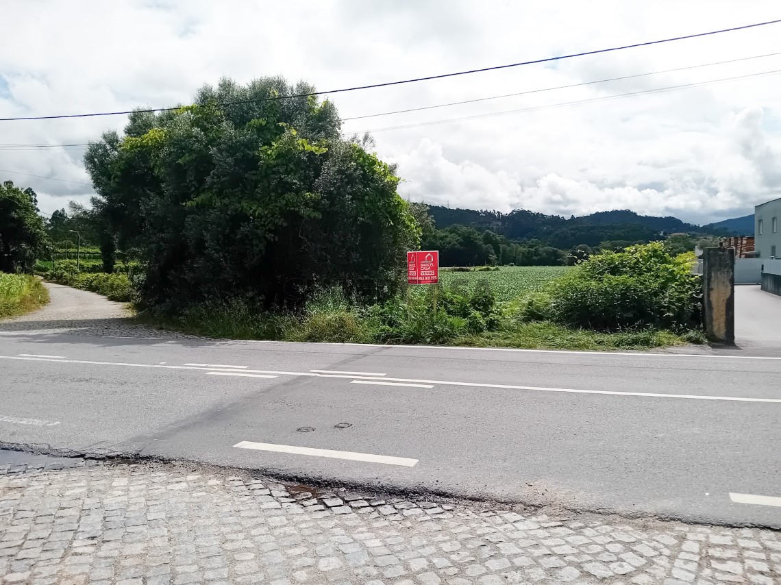 Terreno de construção em Balugães - Barcelos