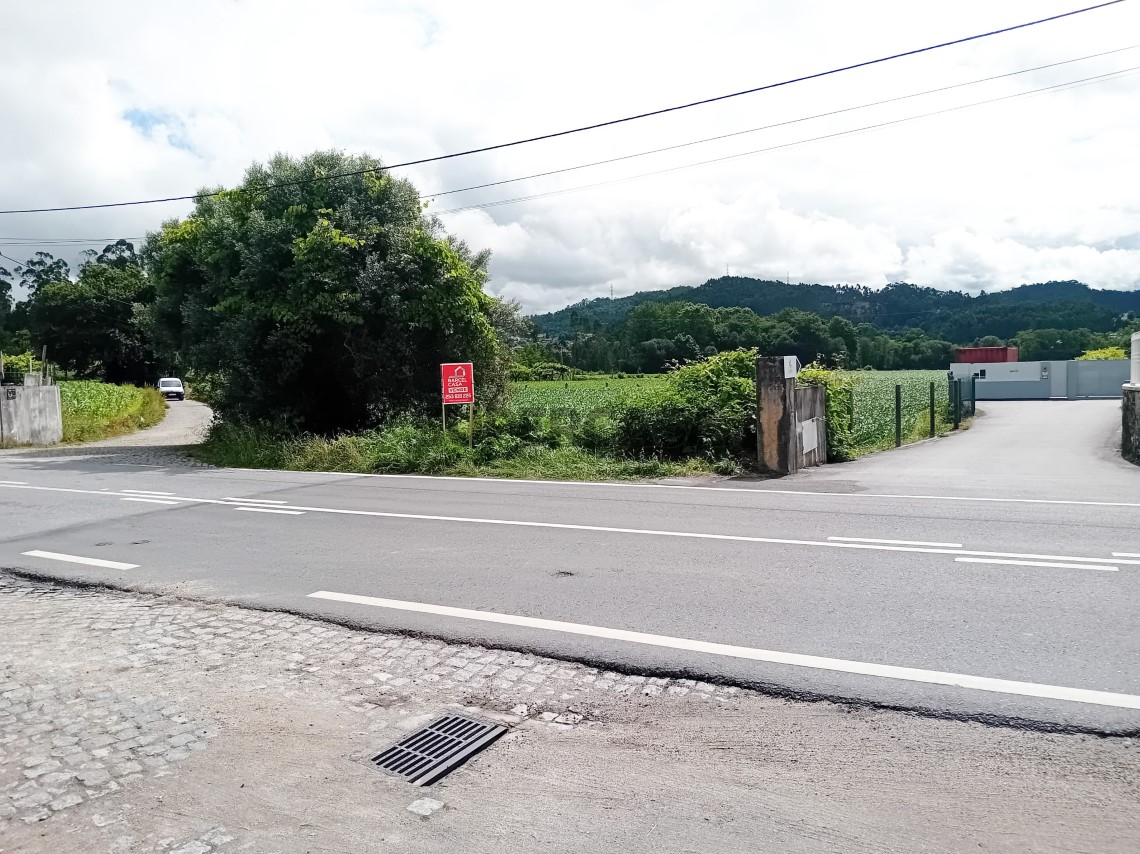 Terreno de construção em Balugães - Barcelos