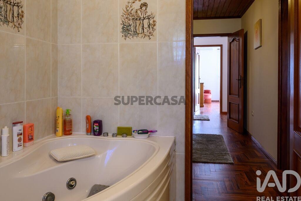 Moradia T4 à venda em Aguada de Cima