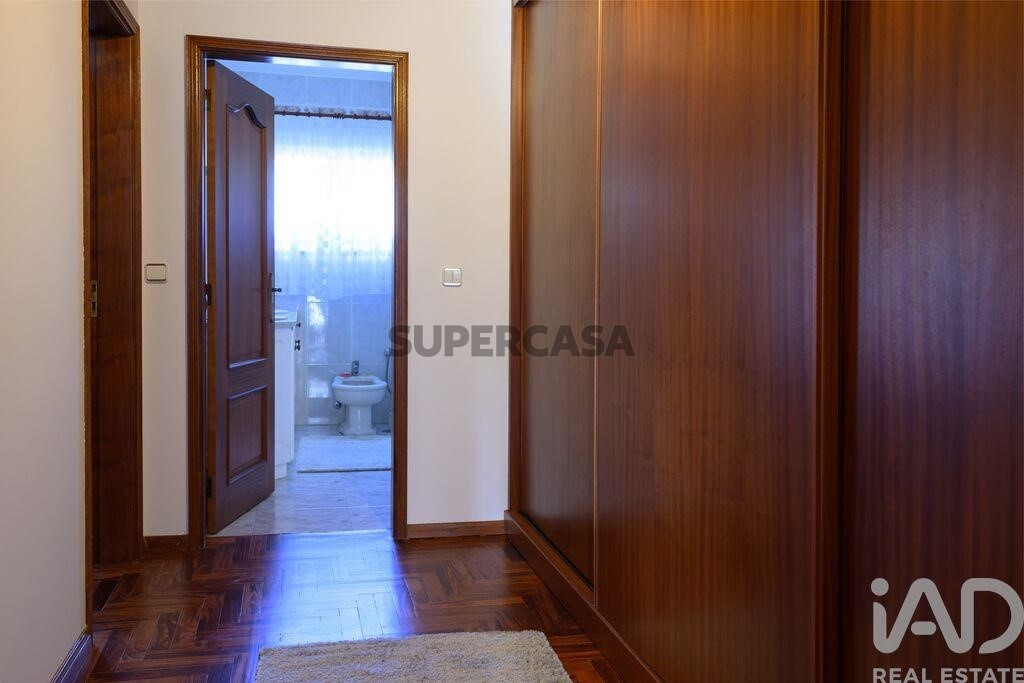 Moradia T4 à venda em Aguada de Cima