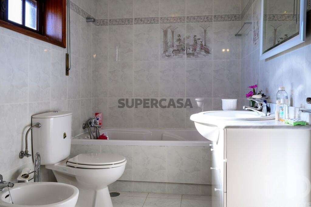 Moradia T4 à venda em Aguada de Cima