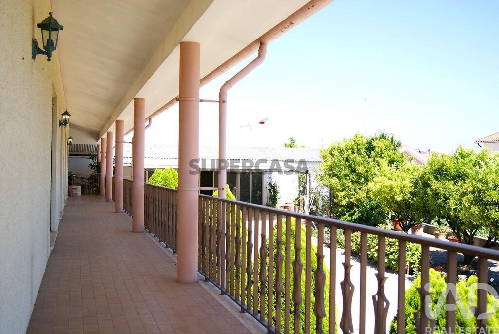 Moradia T6 à venda em Fermentelos