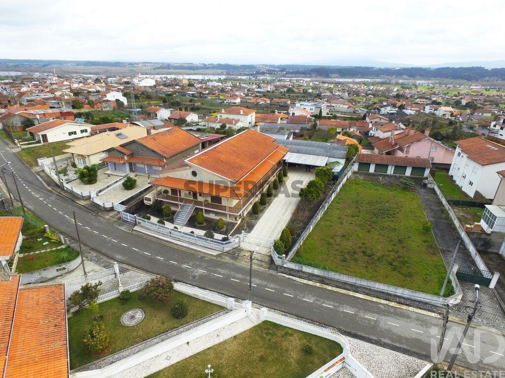 Moradia T6 à venda em Fermentelos