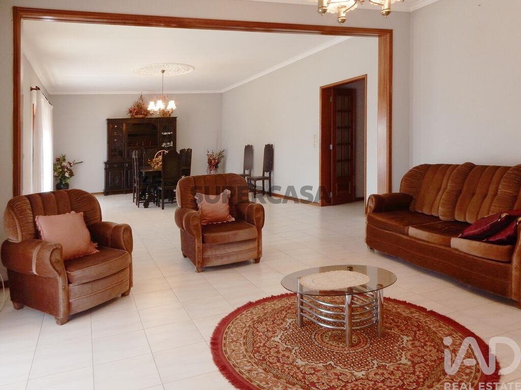 Moradia T6 à venda em Fermentelos