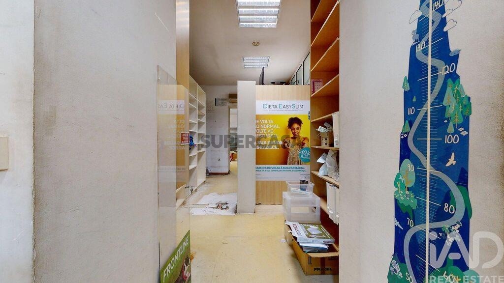 Prédio à venda em Vila Meã