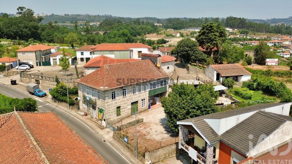 Prédio à venda em Vila Meã
