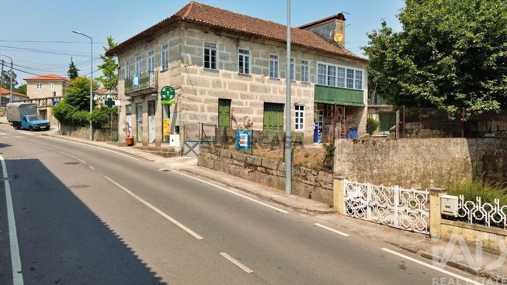 Prédio à venda em Vila Meã