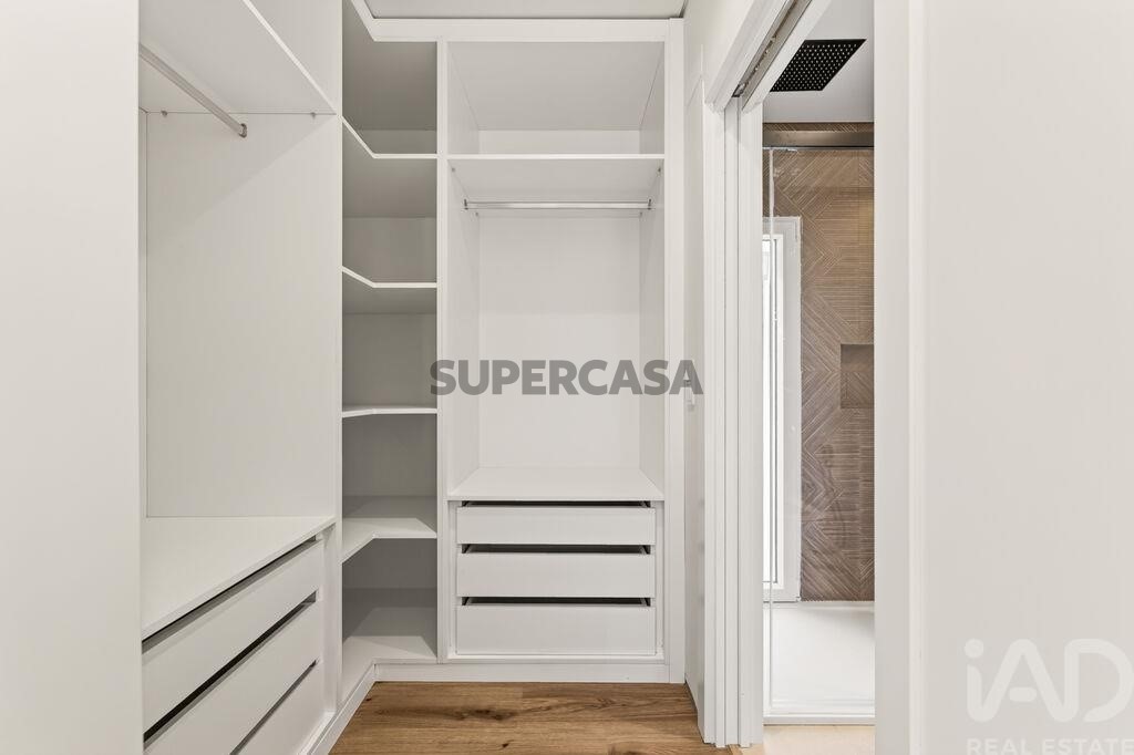 Moradia T4 à venda em Charneca de Caparica e Sobreda