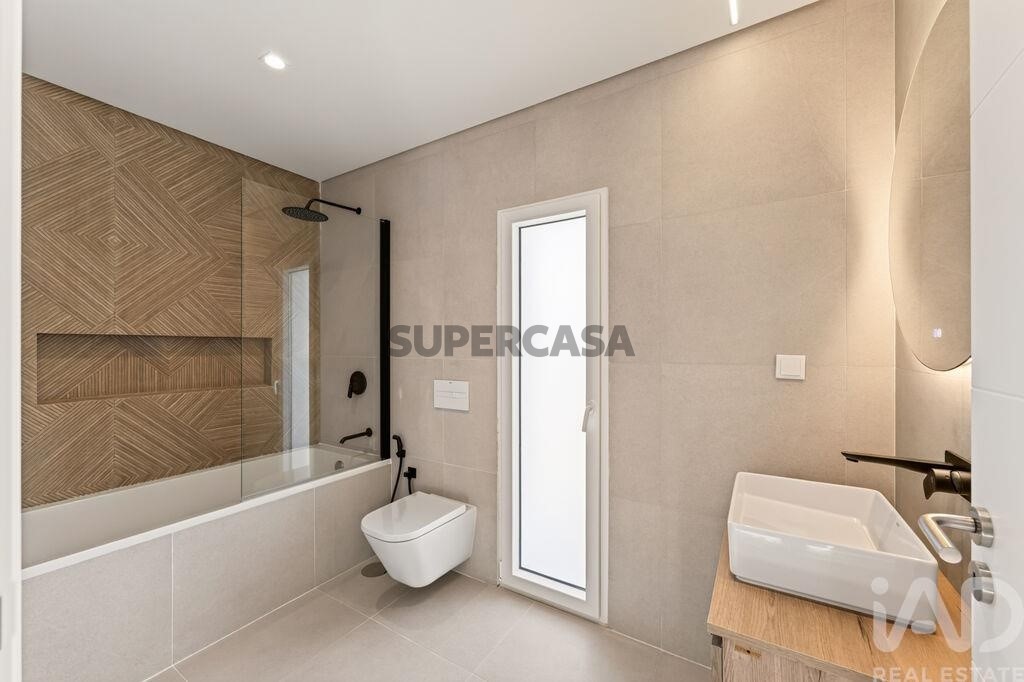 Moradia T4 à venda em Charneca de Caparica e Sobreda