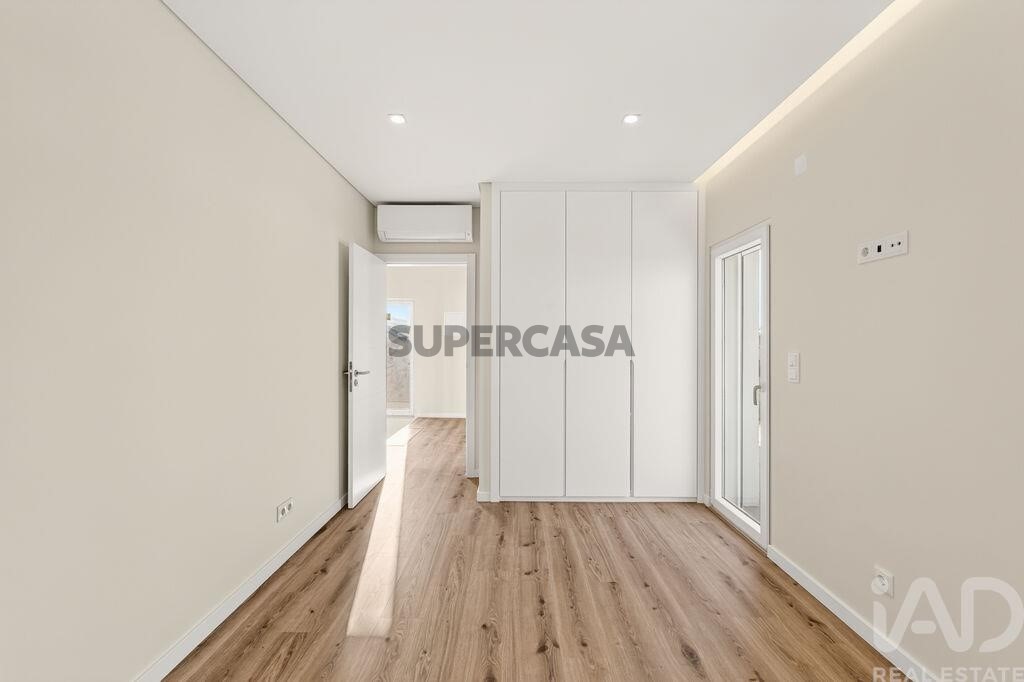 Moradia T4 à venda em Charneca de Caparica e Sobreda