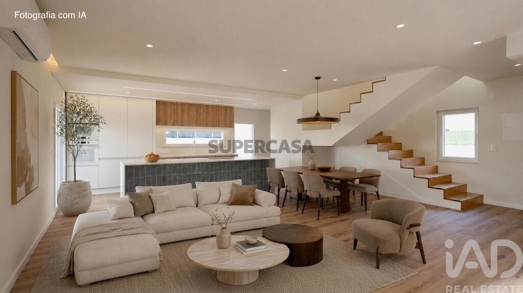 Moradia T4 à venda em Charneca de Caparica e Sobreda
