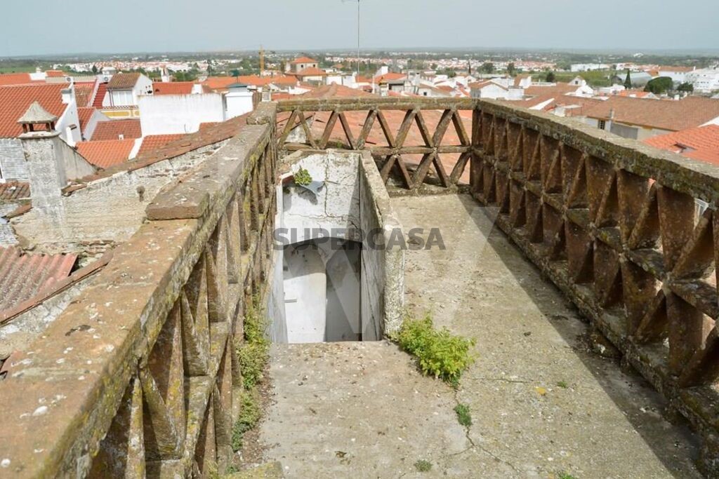 Prédio à venda em Évora (São Mamede, Sé, São Pedro e Santo Antão)
