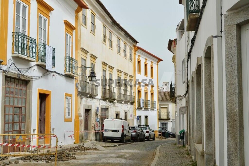 Prédio à venda em Évora (São Mamede, Sé, São Pedro e Santo Antão)