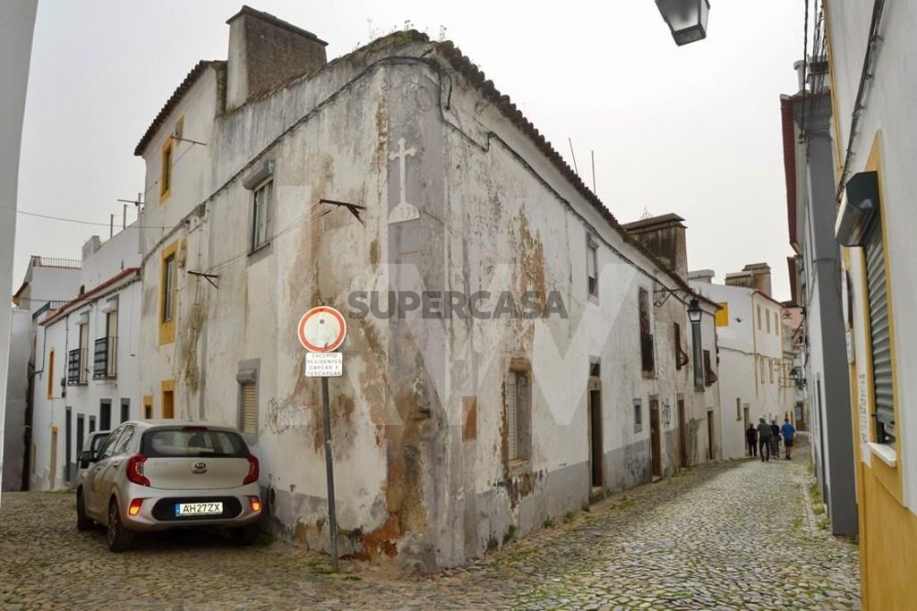 Prédio à venda em Évora (São Mamede, Sé, São Pedro e Santo Antão)