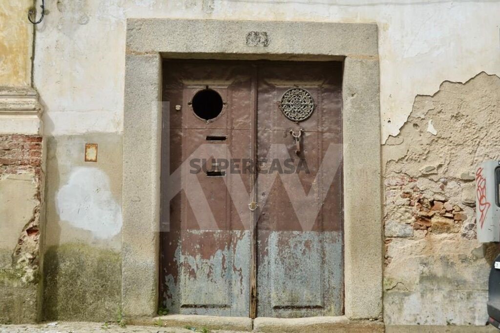 Prédio à venda em Évora (São Mamede, Sé, São Pedro e Santo Antão)