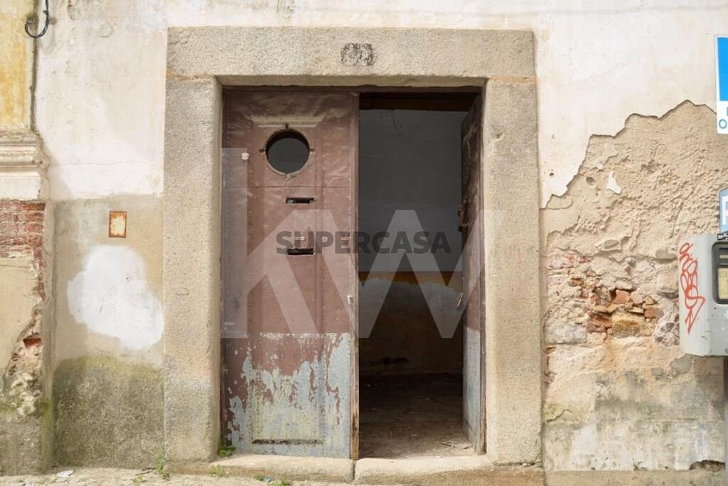 Prédio à venda em Évora (São Mamede, Sé, São Pedro e Santo Antão)