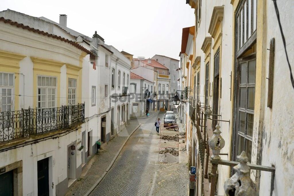 Prédio à venda em Évora (São Mamede, Sé, São Pedro e Santo Antão)