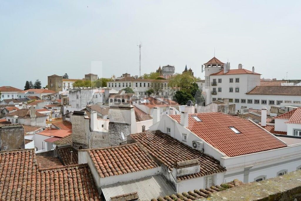 Prédio à venda em Évora (São Mamede, Sé, São Pedro e Santo Antão)