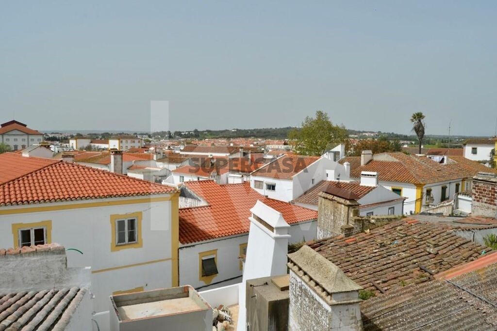 Prédio à venda em Évora (São Mamede, Sé, São Pedro e Santo Antão)
