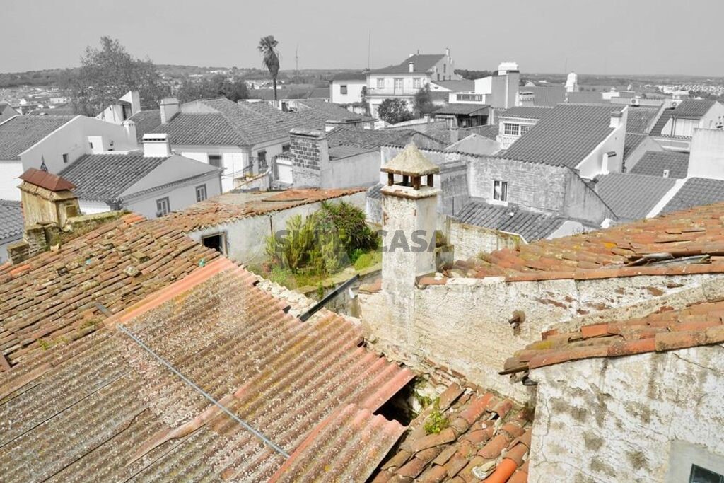 Prédio à venda em Évora (São Mamede, Sé, São Pedro e Santo Antão)
