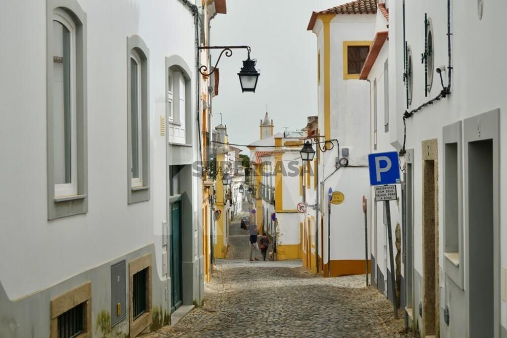 Prédio à venda em Évora (São Mamede, Sé, São Pedro e Santo Antão)