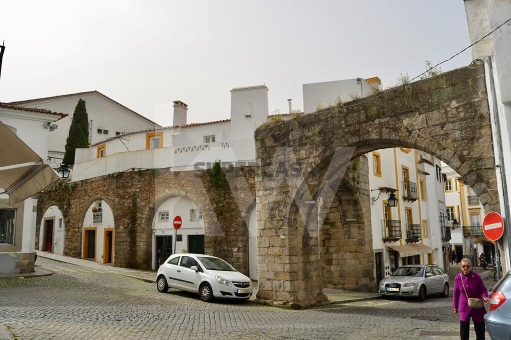 Prédio à venda em Évora (São Mamede, Sé, São Pedro e Santo Antão)