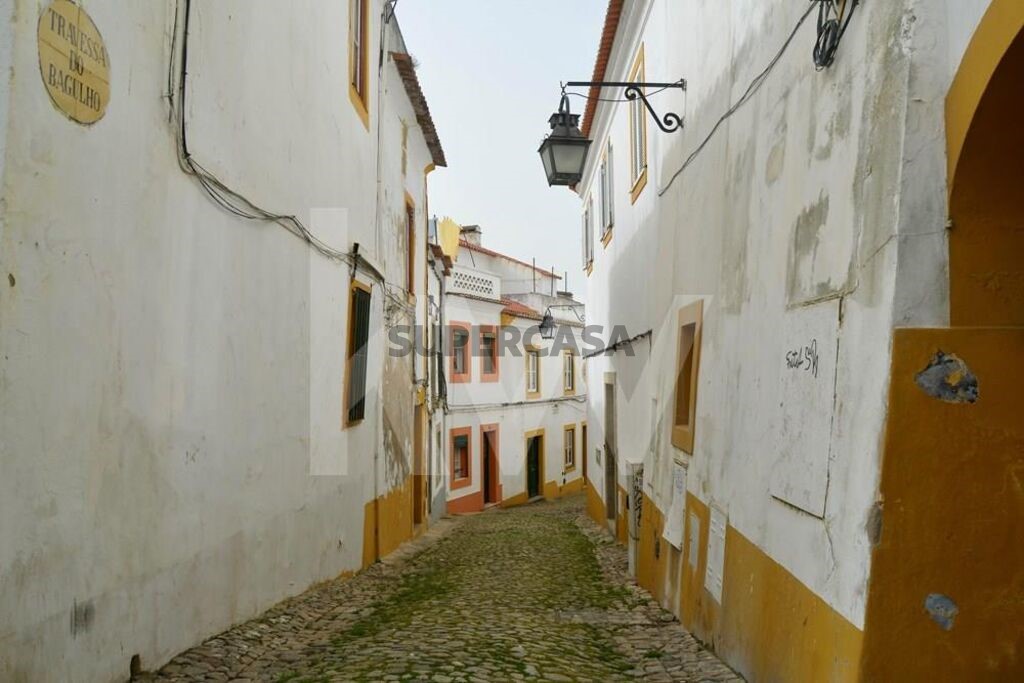 Prédio à venda em Évora (São Mamede, Sé, São Pedro e Santo Antão)