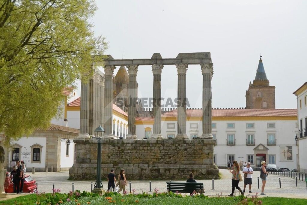 Prédio à venda em Évora (São Mamede, Sé, São Pedro e Santo Antão)