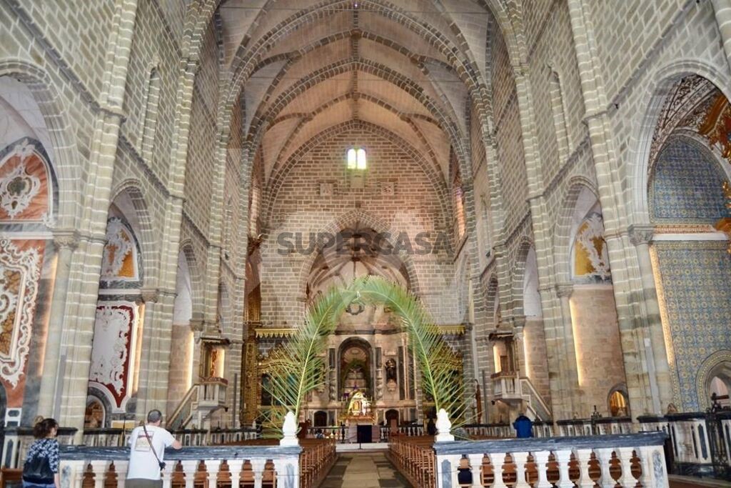 Prédio à venda em Évora (São Mamede, Sé, São Pedro e Santo Antão)