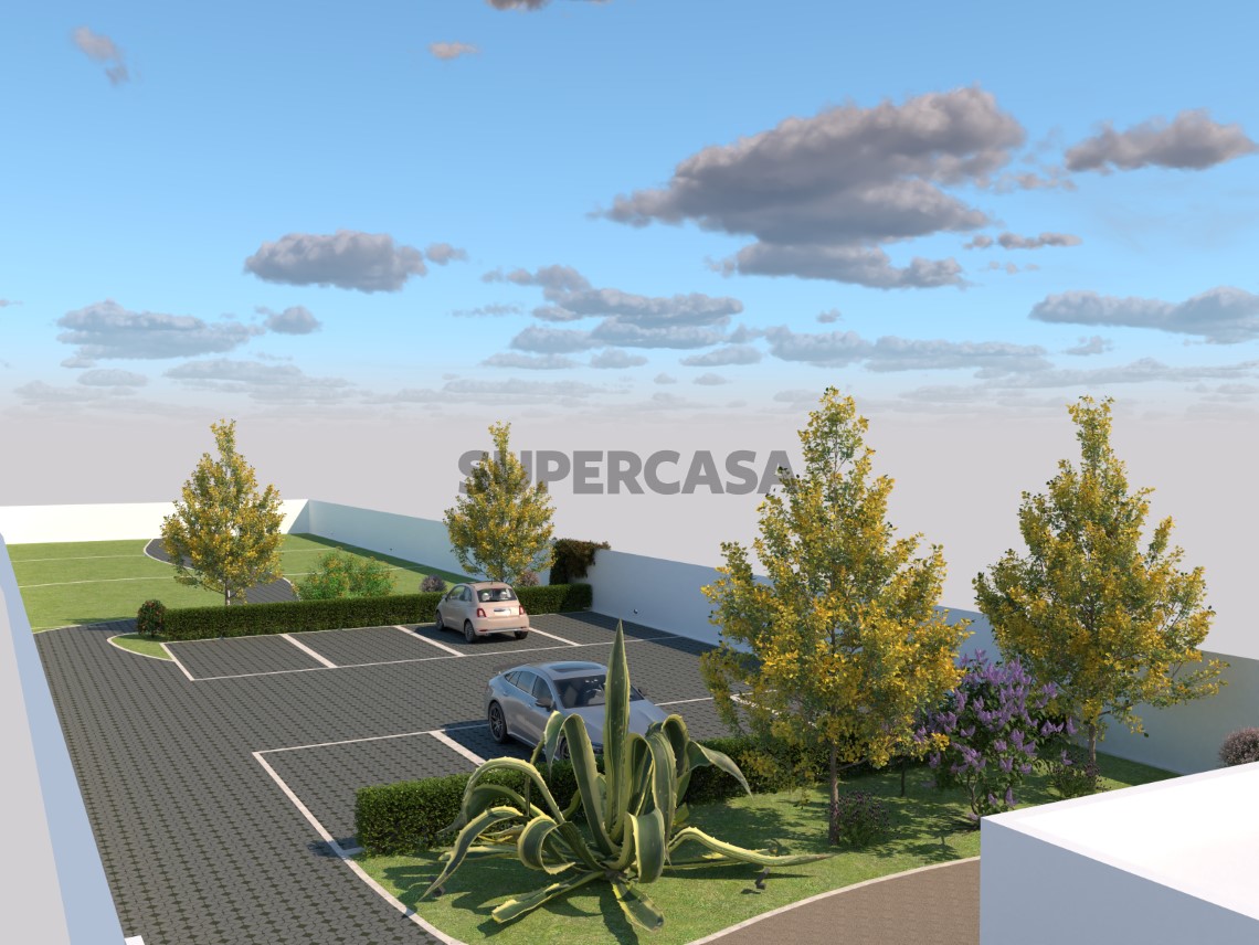 Jardim e parque de estacionamento