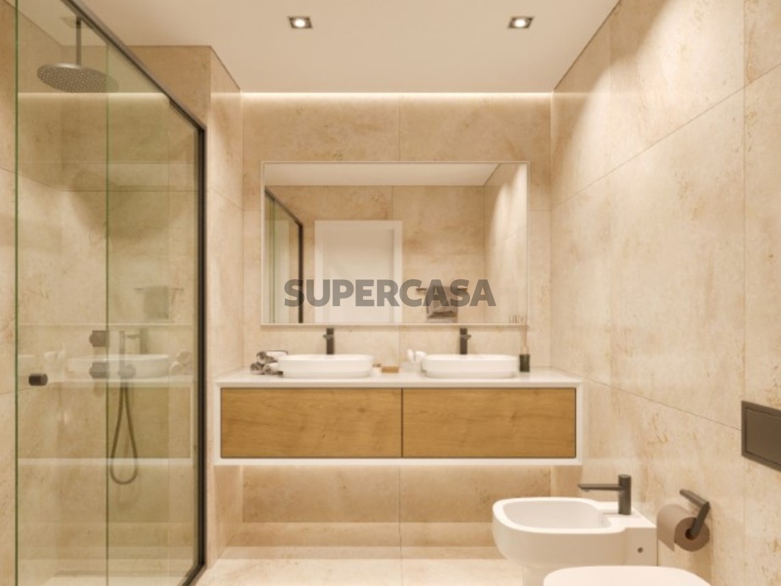 Venda-Apartamento-varanda-garagem-Campolide-Cluttons-3D-piso 2 casa banho