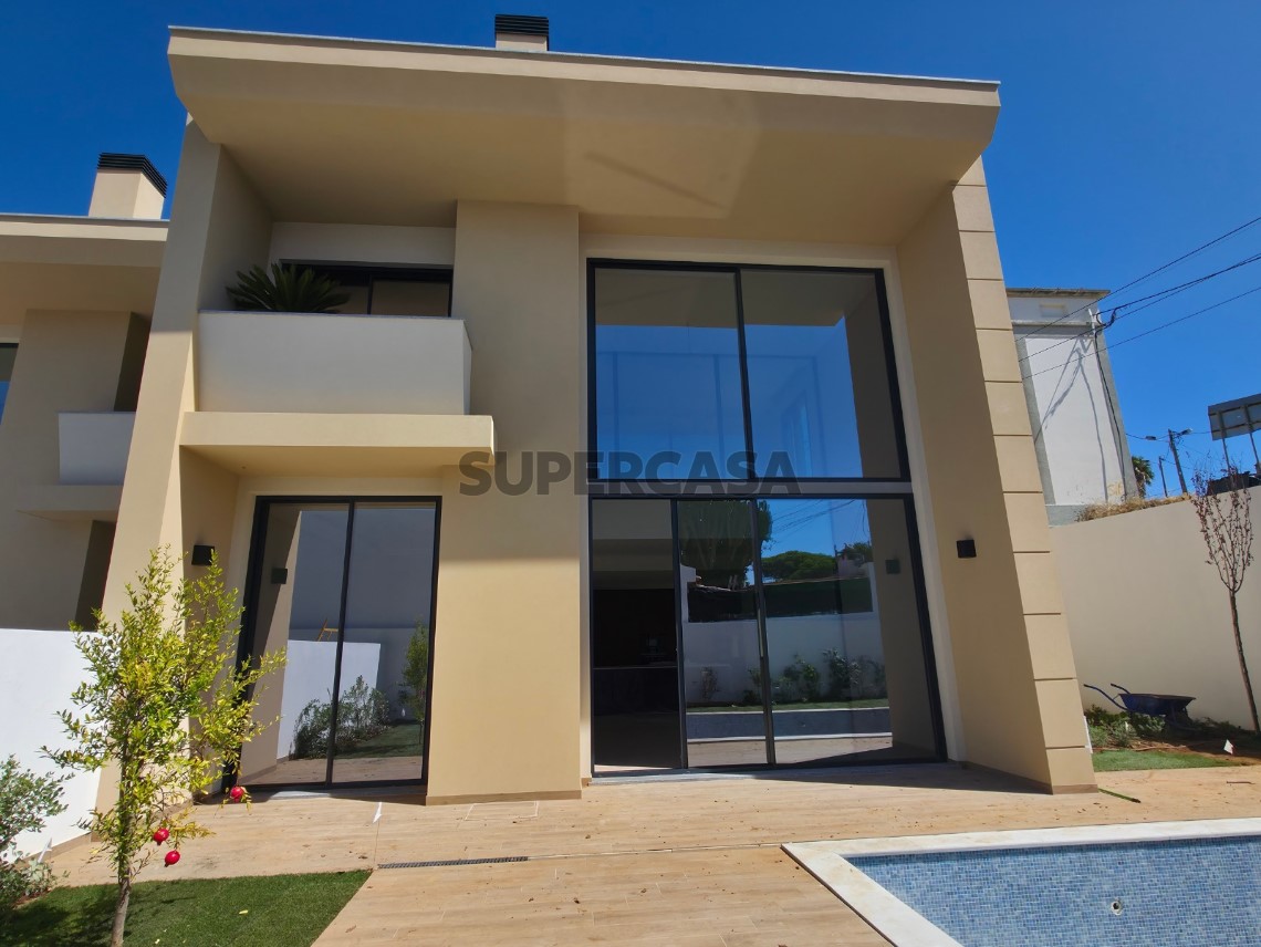 venda moradia jardim e piscina em Murches_Cluttons