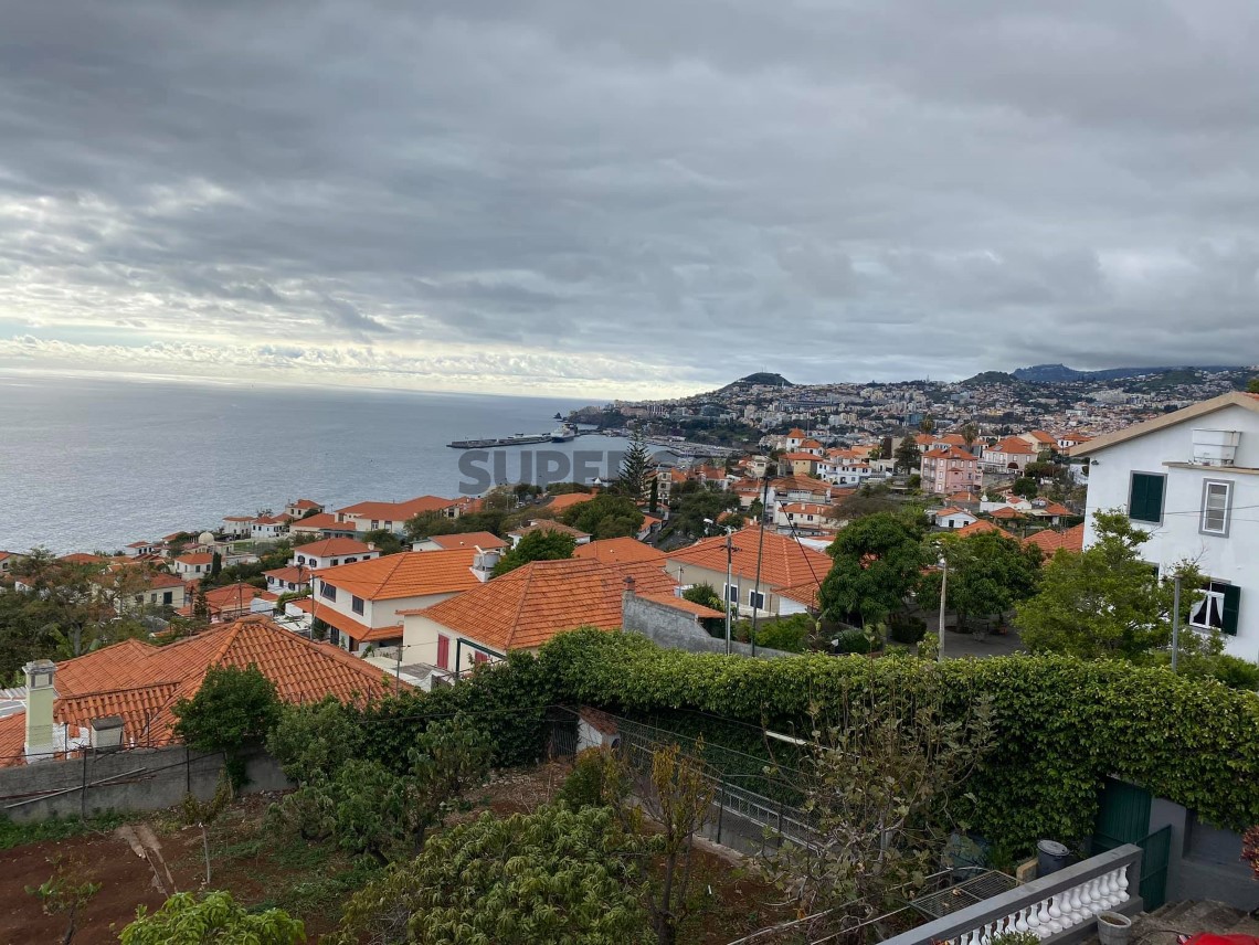 Quinta T5 Duplex à venda em Funchal (Santa Maria Maior)