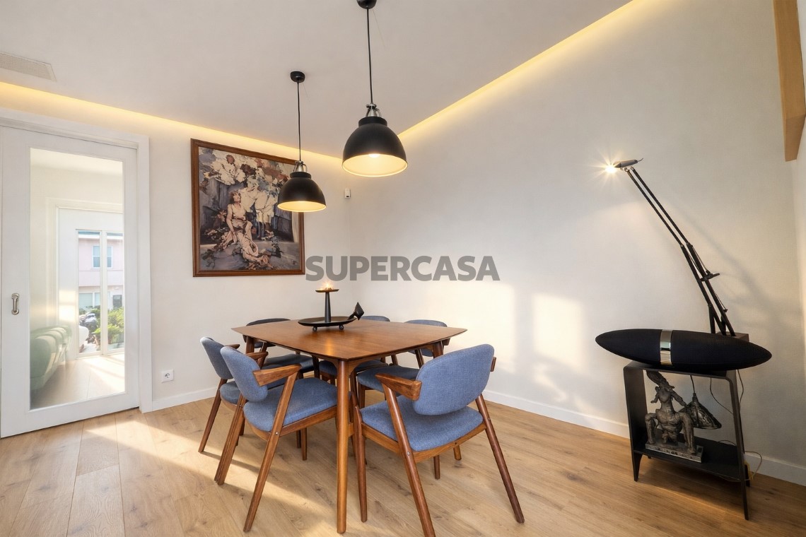Apartment 2 Zimmer verkaufen auf Rua Sampaio e Pina, 3º boden