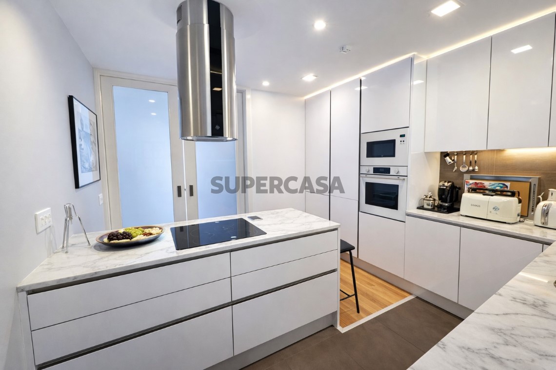 Apartment 2 Zimmer verkaufen auf Rua Sampaio e Pina, 3º boden