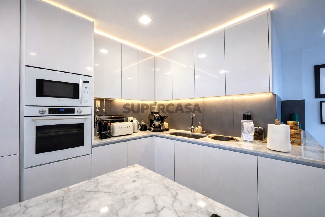 Apartment 2 Zimmer verkaufen auf Rua Sampaio e Pina, 3º boden