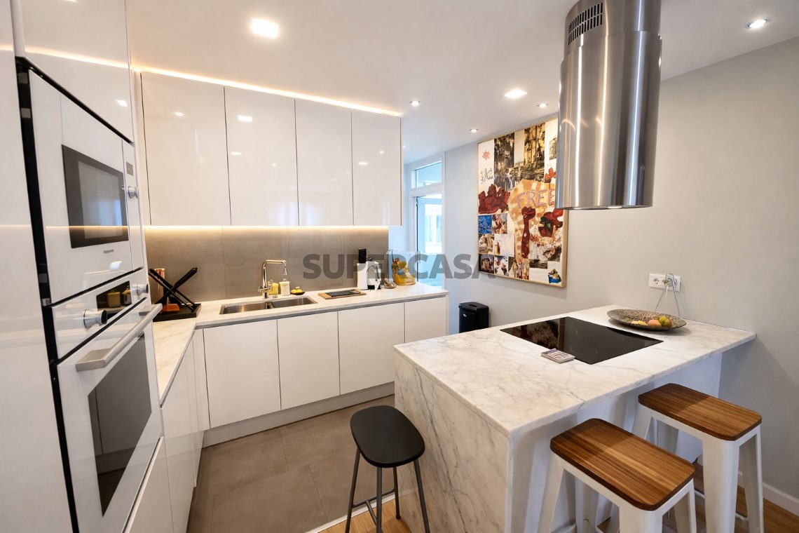 Apartment 2 Zimmer verkaufen auf Rua Sampaio e Pina, 3º boden